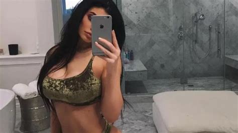 Kylie Jenners Steamy Selfie To End 2016 The Courier Mail