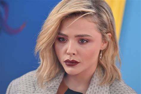 miracle of thinking — chloë grace moretz felt pressure to get breast