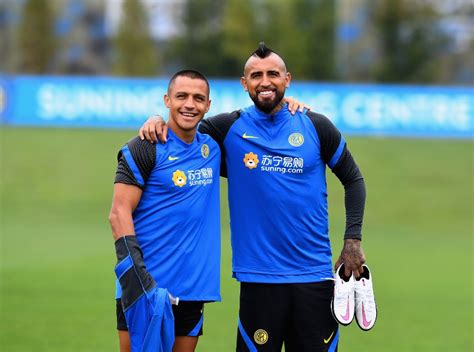 Jun 01, 2021 · inter milan's chilean midfielder arturo vidal is receiving hospital treatment after testing positive for coronavirus, his national team said monday. Il primo allenamento di Arturo Vidal con l'Inter | Video e ...