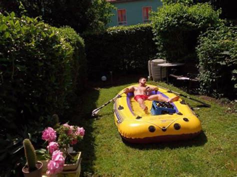 Enjoy these funny quotes, a laugh and share with a friend. Damn It's Hot Outside (33 pics) - Izismile.com