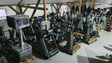 Ob im fitnessstudio, zuhause oder an der frischen luft, wir helfen dir überall fit zu sein. Lager / Ausstellung Dank Sportgeräte