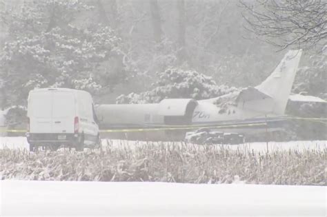 Plane Crash Lands On Snowy Wisconsin Golf Course Three People And 53