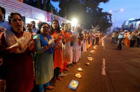 Indian Women Form 620 Km Human Chain To Support Equality In Accessing