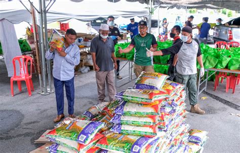 Keberadaan bea dan cukai hampir ada di setiap negara di dunia karena merupakan salah satu institusi penting dalam sistem pemerintahan. COVID-19 : Hanafiah Serah 3,500 Pek Barangan Keperluan ...
