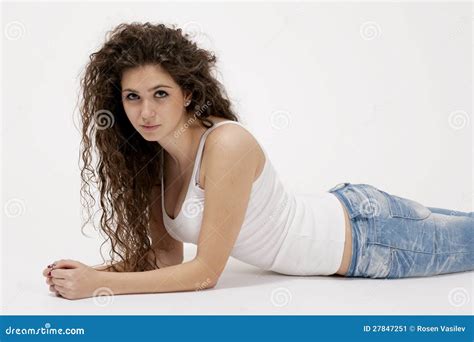sexy jong meisje in overhemd en jeans stock afbeelding image of brunette manier 27847251