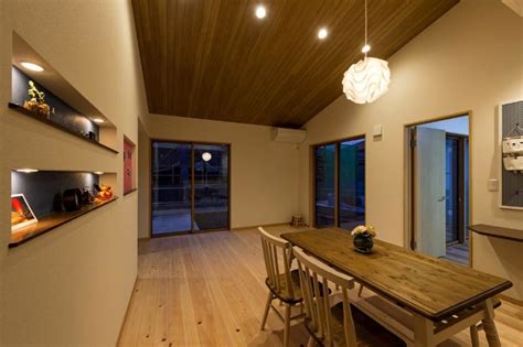 シンプルで使いやすく、暮らしやすい 勾配天井のリビングが特徴の平屋住宅 - 清水開発 - IECOCORO