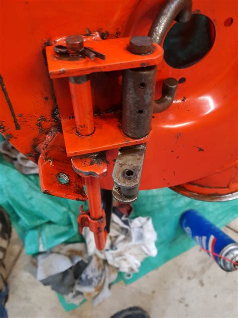 On a 1970 Ariens Model 10962 should I be able to engage wheels without