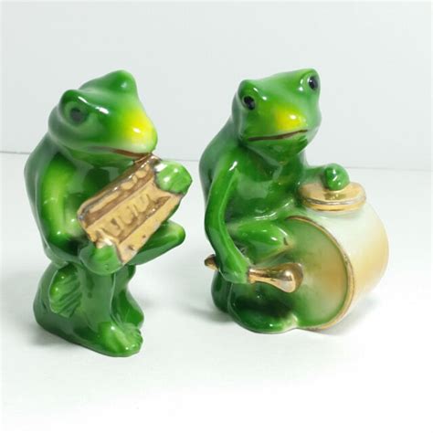 Vintage Pair Of Music Playing Frogs Ceramic Decorative Figurines Drums