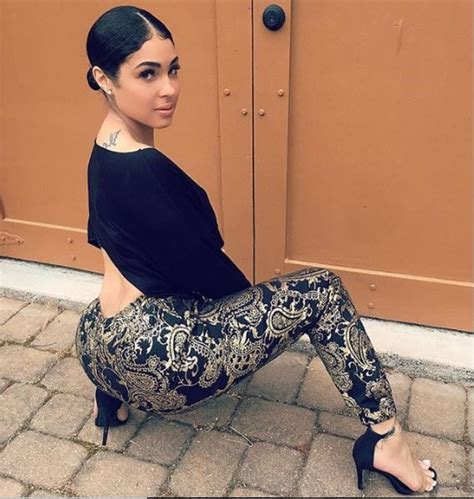 See 26 Year Old Instagram Model And Mother Of 5 Who Trends Online Due To Her Superlative Figure