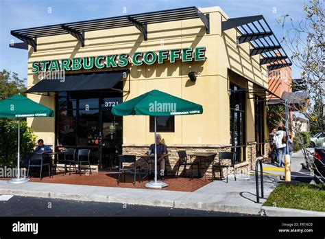 Starbucks Exterior High Resolution Stock Photography and Images - Alamy