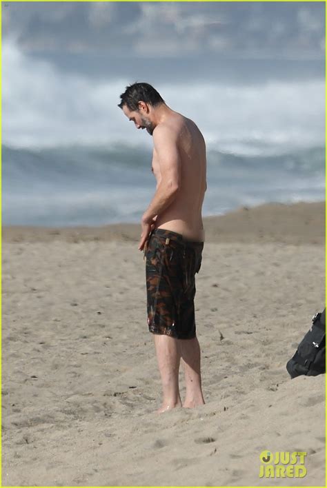 Keanu Reeves Looks Fit Shirtless At The Beach In Malibu Photo 4514908 Keanu Reeves Shirtless