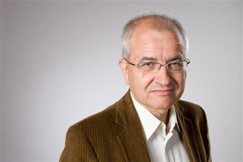 Sie kann eine person unter hausarrest stellen, ihr verbieten, die schweiz zu verlassen oder sich an bestimmte orte zu begeben. Urnengang - Neue Beschwerde gegen Abstimmung zum Anti ...