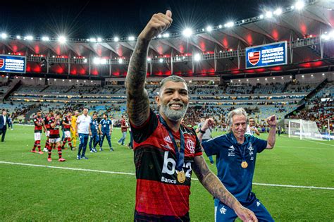 Flamengo é líder com 13 pontos. Cabofriense x Flamengo: Onde assistir ao vivo na TV e online