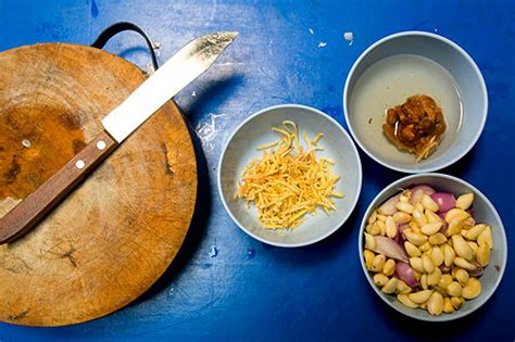Unlike the creamy curry varieties, this version does not employ coconut milk. How To Make: Kaeng hang lay — Austin Bush