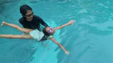 Mother Teaching Her Daughter To Swim — Stock Video © Realinemedia 170543210