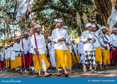 Bali Indonesia September 25 2018 Balinese Men In Traditional