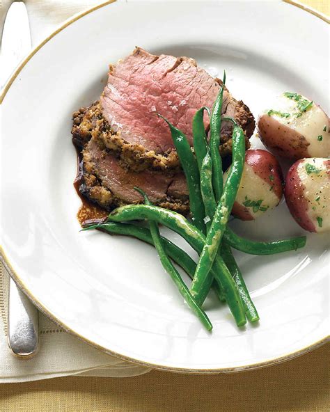 Make this beef tenderloin for a dinner party that your guests will be talking about for years. Holiday Roast Beef Recipes | Martha Stewart