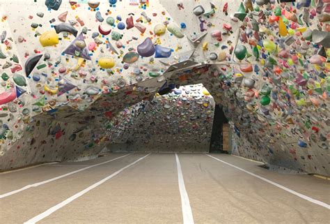 At hardrock climbers have access to over 100 routes graded from 6 to 30, including 44 top rope walls up to 16 metres high. ドーンクライミングジム｜CLIMBERSはクライミング、ボルダリング ...
