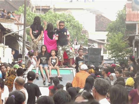 Mimpi melihat teman hamil mungkin juga mempunyai makna yang baik bagi kehidupan anda, ada juga makna buruk dari mimpi tersebut. CATATAN JALAL: Tradisi Maulid Nabi di Dasan Agung Mataram