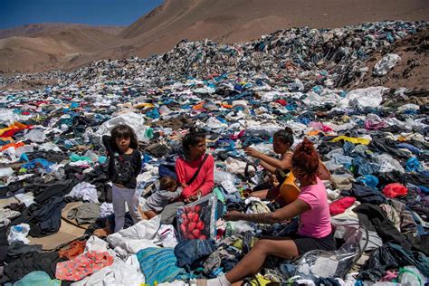 Fotos El Otro Destino De La Ropa Usada En El Desierto Chileno De