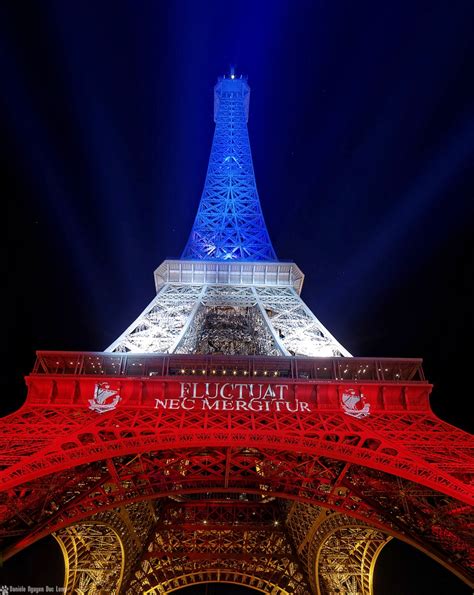 Tour Eiffel Tricolore La Tribu Danaximandre Des Photos Au Fil Des