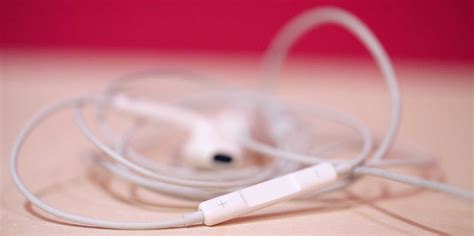 Things You Didn T Know Your Iphone Headphones Could Do Read More