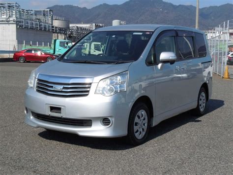 Toyota Noah Silver Cc Autocraft Japan