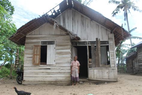 Check 'tidak layak' translations into english. Bedah Rumah Tidak Layak Huni Dengan Dana Desa ...