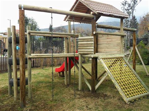 Divide a los niños en dos equipos y dibuja en el suelo un tablero de ajedrez. Juegos Infantiles de Madera | Juegos infantiles, Casita ...