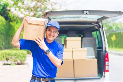 4 Reasons To Use A Professional Moving Company Planet Hs Blog