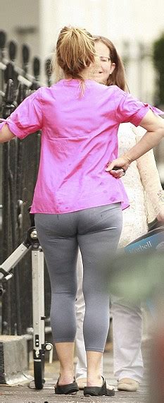 Kate Garraways Looking Swell In Her Pregnancy Leggings Daily Mail Online