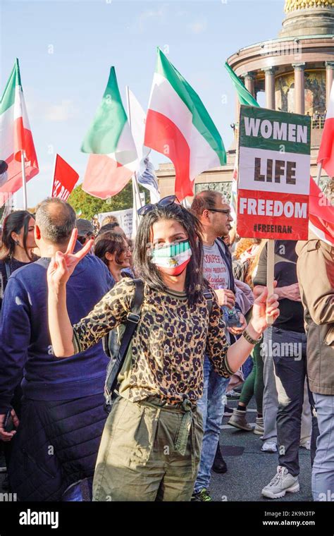 großdemo gegen das regime der mullahs im iran auslösende der demonstrationen war der tod der 22