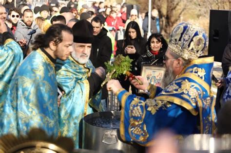 Над 128 000 българи празнуват имен ден на Богоявление галерия