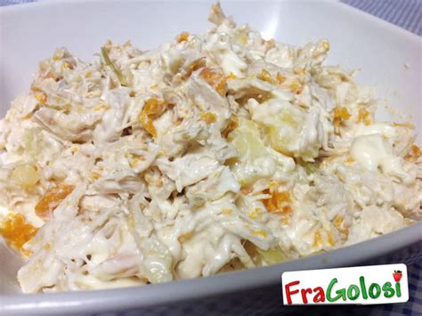 Utilizzo per questa preparazione le cosce del pollo lessate avenzate dal brodo. INSALATA DI POLLO CON MAIONESE - Ricetta di FraGolosi.it