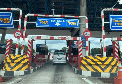 Mulai 26 april ini, sistem bayaran elektronik akan dilaksanakan secara menyeluruh di semua transaksi tol di 71 buah plaza tol lebuhraya utara selatan. CIMB DAN PLUS TAWAR PILIHAN BAYARAN TOL TnG RFID BERMULA 1 ...