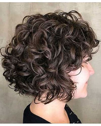 Check spelling or type a new query. 14 Amazing Wavy hairstyles for women in 2020-2021