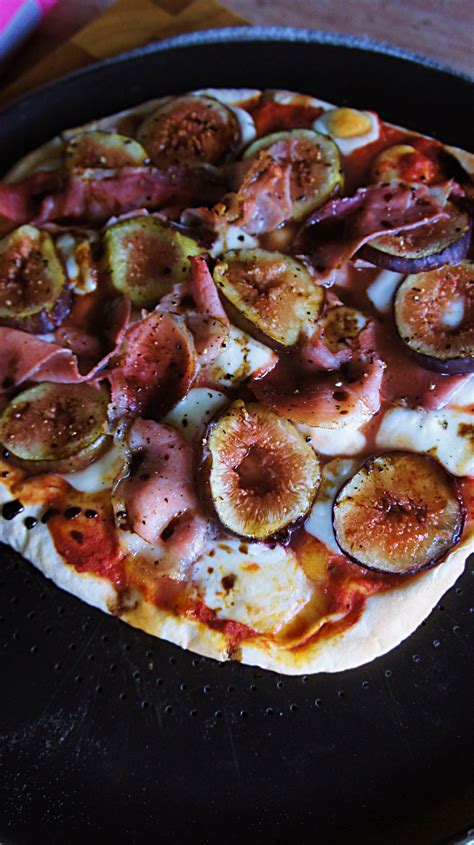Ovos mexidos com presunto de parma crocante. Receita de Pizza de Figo com Presunto Parma | Delicitas