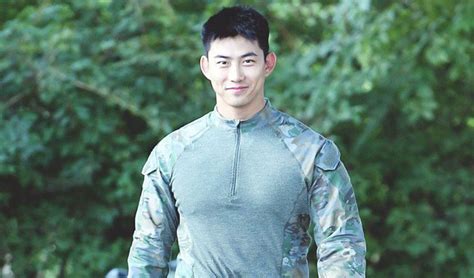 2pm Ok Taecyeons Buff Physique Caused Netizens To Go Wow Kpopmap