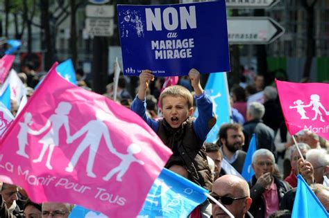 europa milhares pessoas no protesto de paris contra casamento gay