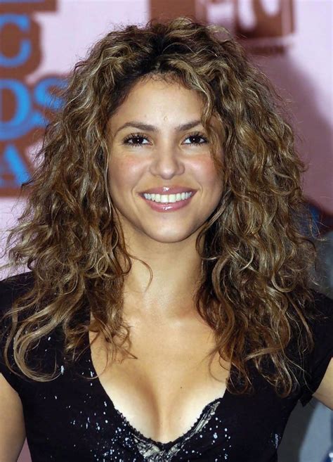 Shakira Long Curls Shakira Hair Shakira Curly Hair Styles