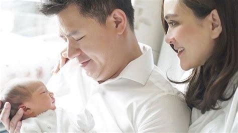 Fajar.co.id, jakarta — emosi shandy aulia membuncah saat seorang netizen menyebut putri kecilnya claire herbowo kurang gizi. Shandy Aulia Meradang, Anak Semata Wayangnya Disebut ...