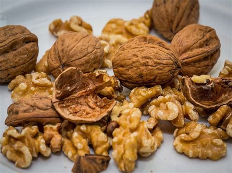 But are added nitrates and nitrites a net harm to people who eat food containing them? Side Effects of Walnuts in hindi अखरोट खाने के शौकीन हैं ...