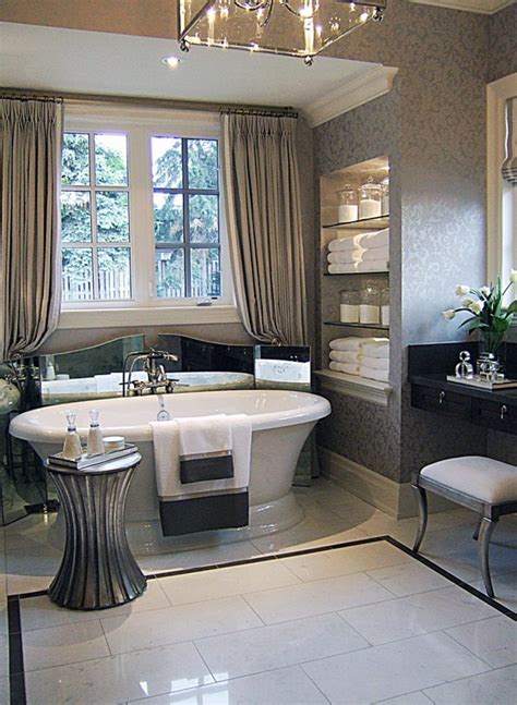 10 Decorating Master Bathroom Ideas