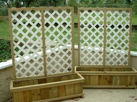 Visitors will see a brightly colored fence and show more interest in what's inside. DIY Privacy Planter | Home Design, Garden & Architecture ...