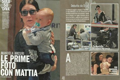 Manuela Arcuri Neo Mamma Prima Paparazzata Col Piccolo Mattia Foto