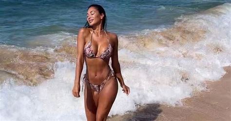 nicole scherzinger is a bikini babe as she celebrates earth day at hawaiian waterfall mirror