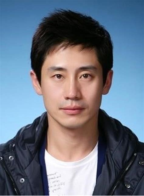Netv.sbs.co.kr 용서해줘잉~ 손 들고 반성하는 신하균. 신하균 증명사진 화제 '깔끔한 이미지! 화보가 따로 없네 ...