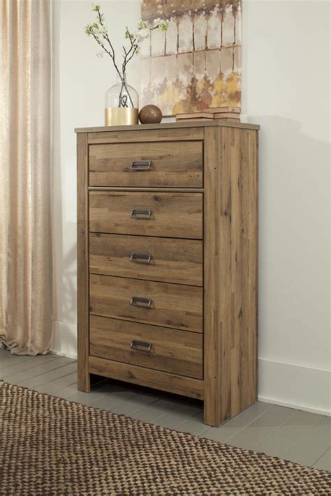 Enjoy freestanding storage solutions with a huge range of chest of drawers from furniture.co.uk. Ashley Furniture Cinrey Five Drawers Chest | The Classy Home
