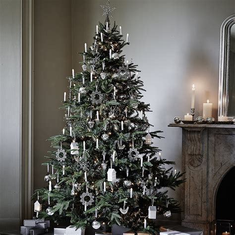 How To Decorate Your Christmas Tree This Yearredmagazine White