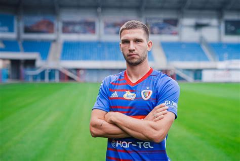Jakub świerczok is 28 years old (27/12/1992) and he is 179cm tall. Oficjalnie ? Jakub Świerczok w Piaście Gliwic